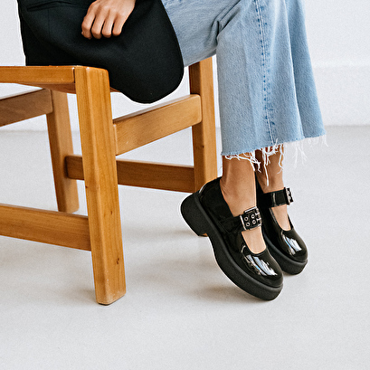 Babies with platforms, buckles and round toes in black patent | ruche