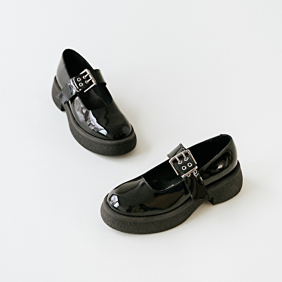 Babies with platforms, buckles and round toes in black patent | ruche