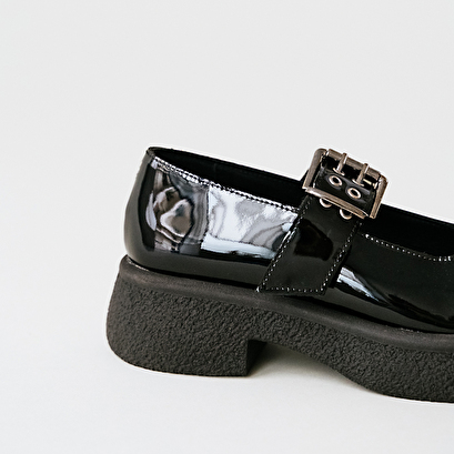 Babies with platforms, buckles and round toes in black patent | ruche