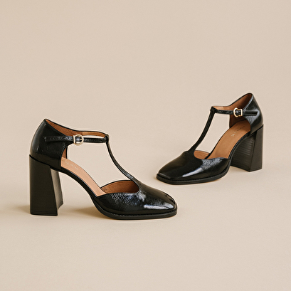 Babies high heels and square toes with straps in black shiny leather | vallon