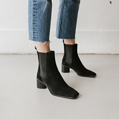 Mid-heeled ankle boots with square toes and elastics black