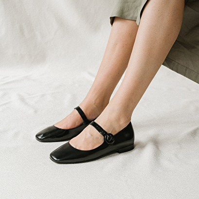 Square-toed ballerinas in black shiny leather | daurine