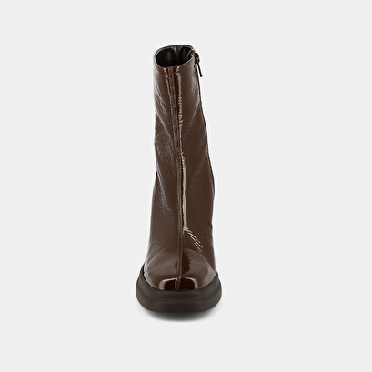 Square toe and platform boots in brown pleated patent | palette