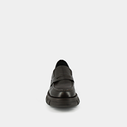 Moccasins with notched soles brown