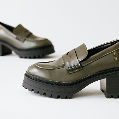 Heeled loafers with notched soles khaki
