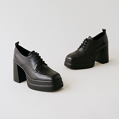 Platform derbies with square toes in black leather | paillasson