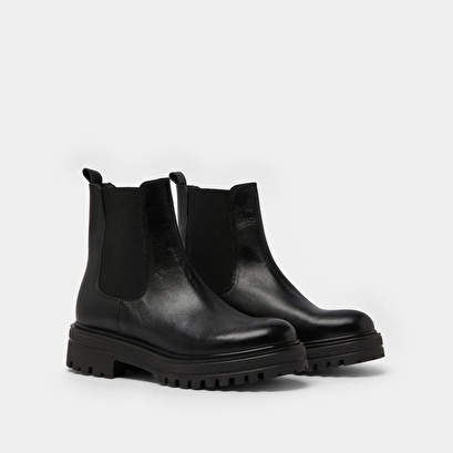 Boots with notched and elastic soles in black leather | amandine