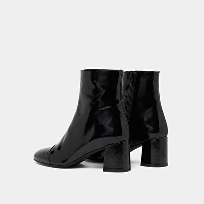 Heeled boots in black pleated patent | doniama