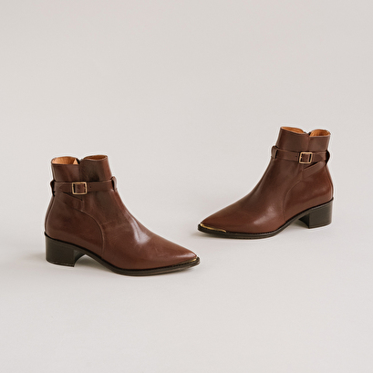 Pointed toe boots in brown leather | argan