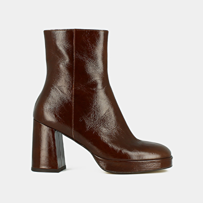 Platform ankle boots with square toes in brown shiny leather | voris