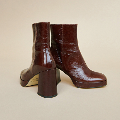 Platform ankle boots with square toes in brown shiny leather | voris