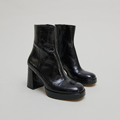 Platform ankle boots with square toes black