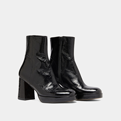 Platform ankle boots with square toes black