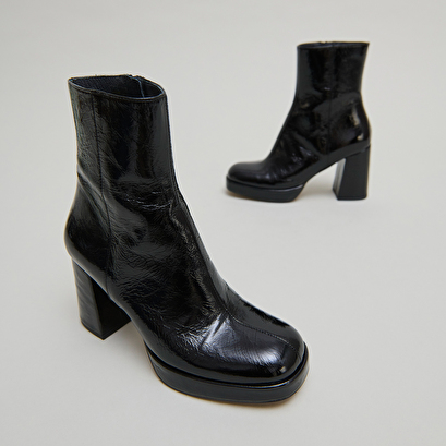 Platform ankle boots with square toes black