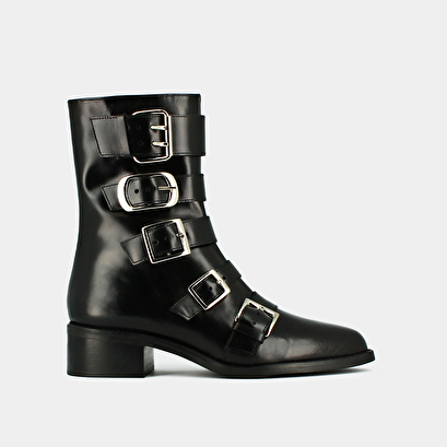 Boots with straps and pointed toes in black leather | diora