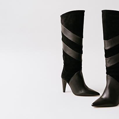 High boots with pointed toes in black suede and leather | biaggio