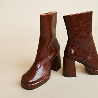 Platform ankle boots with square toes brown