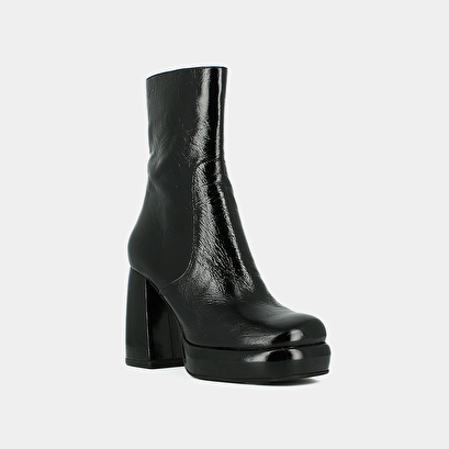 Platform ankle boots with square toes black