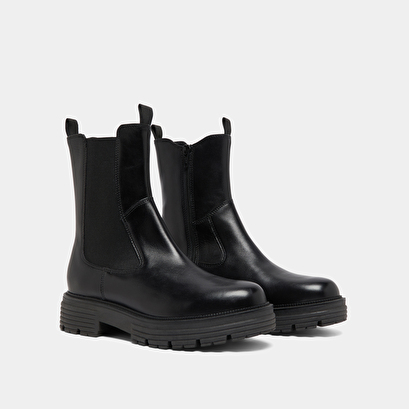 Ankle boots with notched soles in black leather | antonelle