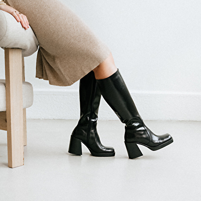 High boots with thick heels and square toes black leather calf size M | BONBON