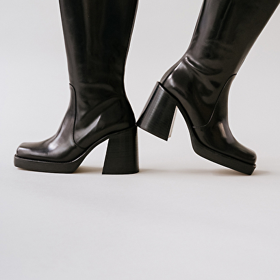 High boots with thick heels and square toes black leather calf size M | BONBON