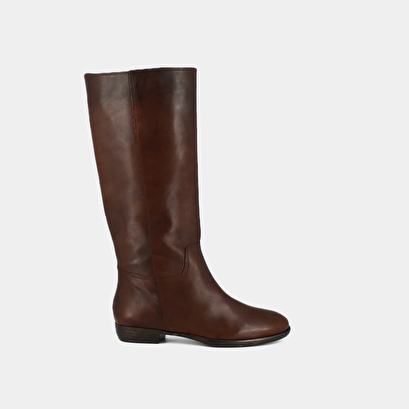 Flat boots in brown leather | 1137