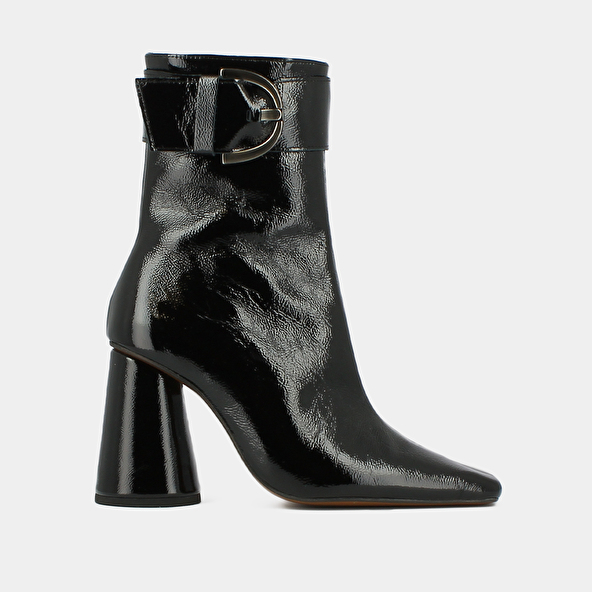 High heel ankle boots with buckles and round toes in black pleated patent leather | BANDOL