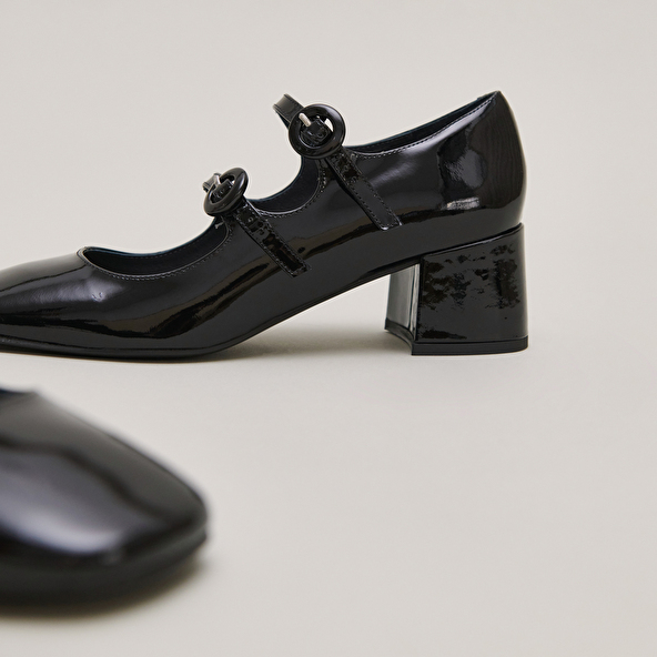 Babies with double straps and rounded toes in black patent | DELOU