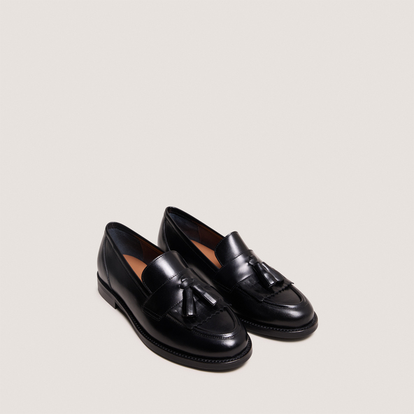 Flat heel loafers with tassels in black leather | DIE