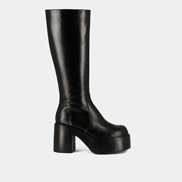 Platform boots with round toes in black leather | BAG