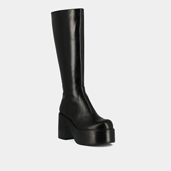 Platform boots with round toes in black leather | BAG