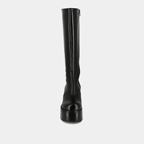 Platform boots with round toes in black leather | BAG