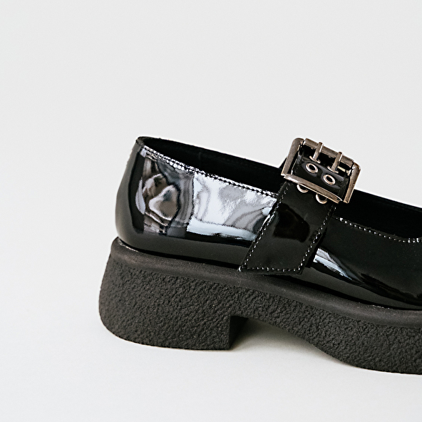 Babies with platforms, buckles and round toes in black patent | RUCHE