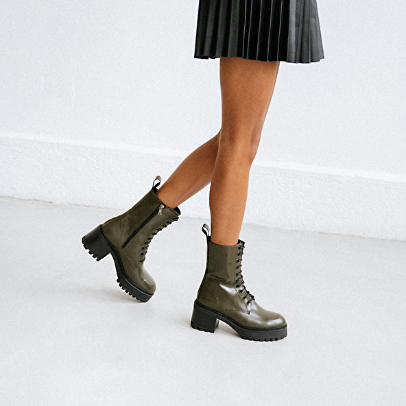 Platform boots with laces in glazed khaki leather | RUMBA
