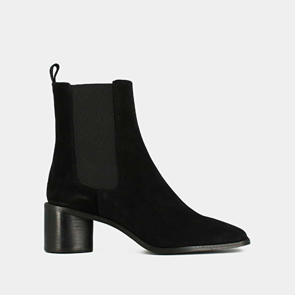 Mid-heeled ankle boots with square toes and elastics in black suede | BERGAMOTE