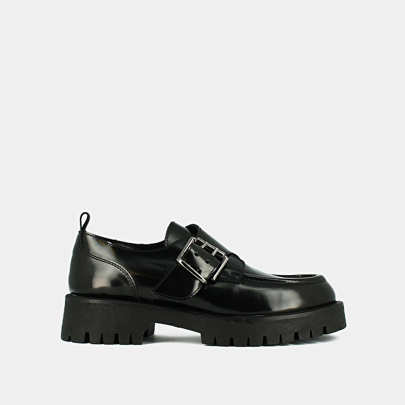 Derbies with flat heels, buckles and visible seams in black shiny leather | RAID