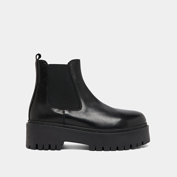 Platform boots with round toes in black leather | RAVIE