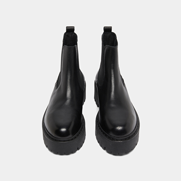 Platform boots with round toes in black leather | RAVIE