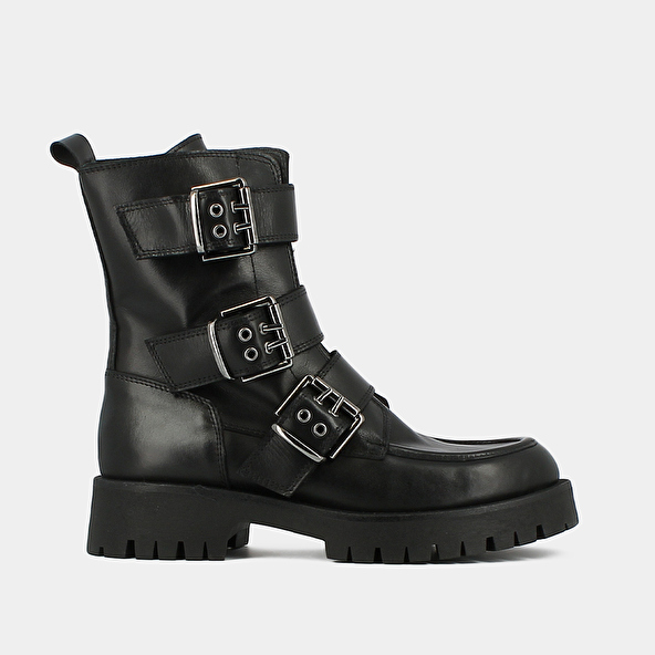 Boots with notched soles and straps in black leather | RUNNER