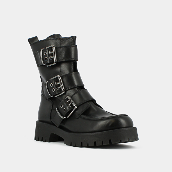 Boots with notched soles and straps in black leather | RUNNER
