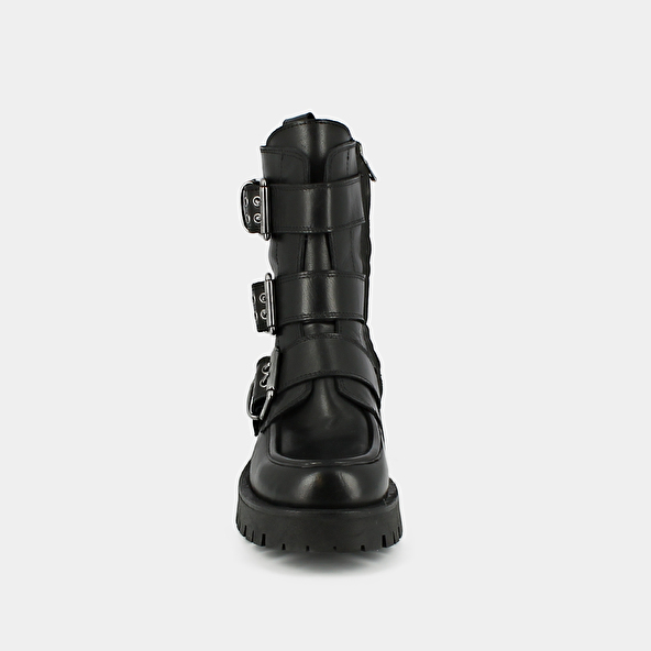 Boots with notched soles and straps in black leather | RUNNER