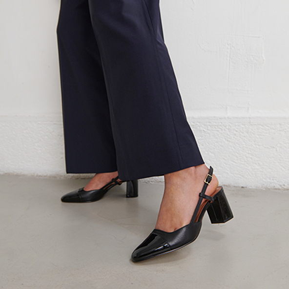 Mary Janes with heels in black patent and leather | DHAPOP