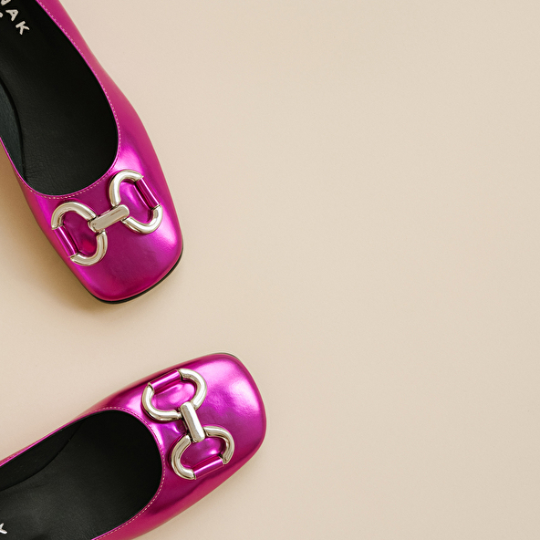Ballerinas with flat heels and bows in fushia metallic leather | DOSTON