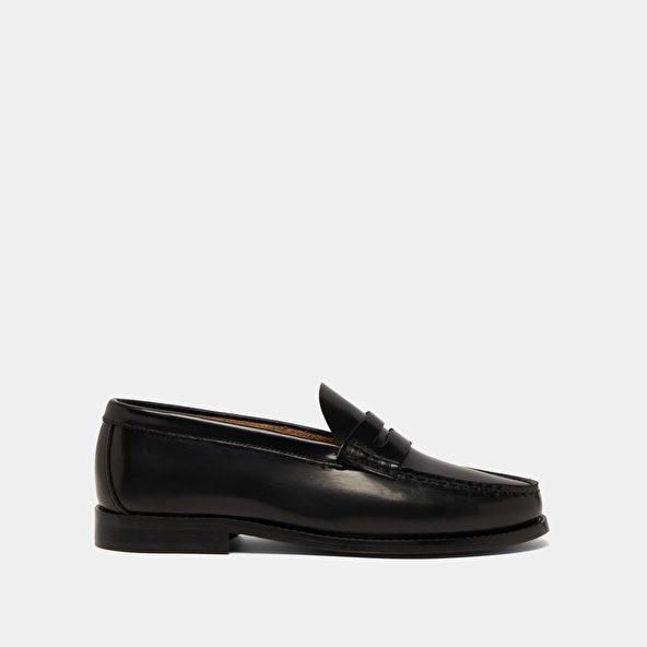 Round-toed loafers in black shiny leather | ODELYA