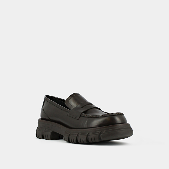 Moccasins with notched soles in brown shiny leather | DIAQ