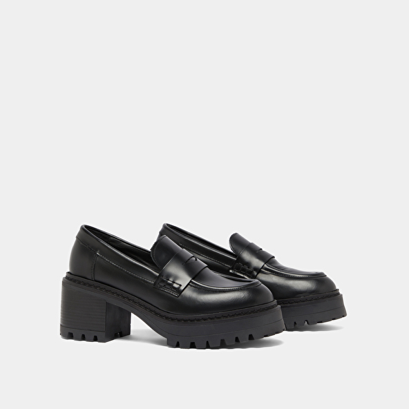 Mocassins à talons et semelles crantées.... in black shiny leather | RHUM