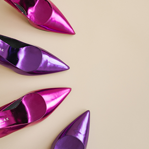 Pointed toe pumps and heels in purple metallic leather | DINERA