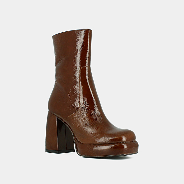 Platform ankle boots with square toes in brown shiny leather | DENA
