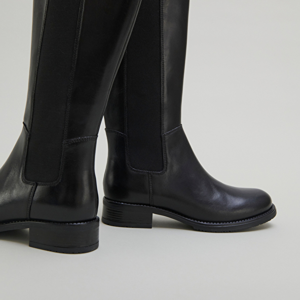 Bottes plates à bouts ronds in black leather | ASPER