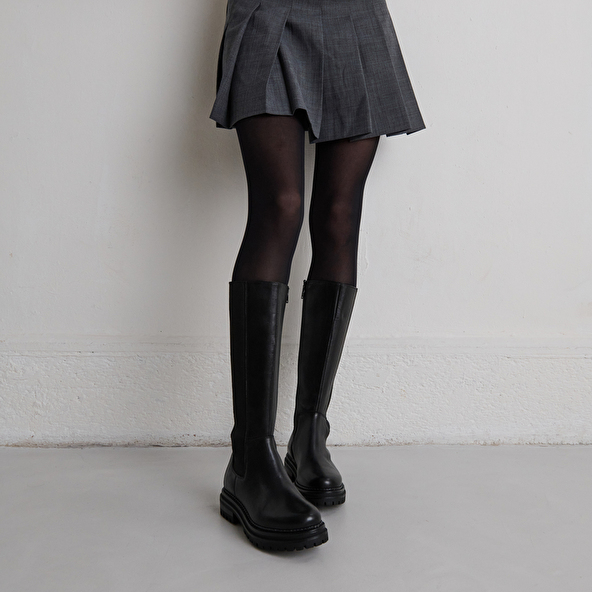 Bottes à bouts ronds et semelles crantée... in black leather | ADAL